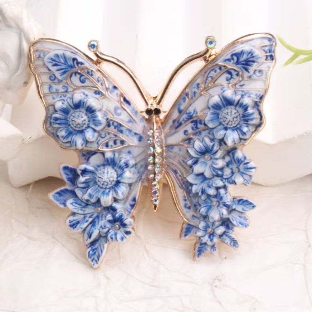 NWT Butterfly Brooch Blue & White Porcelain Delft Blue Chinoiserie Gold-Tone